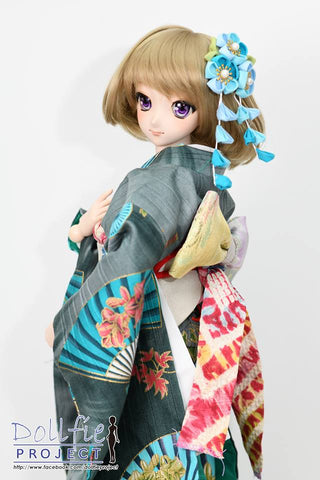 Tsumami Zaiku - Monochrome with petal